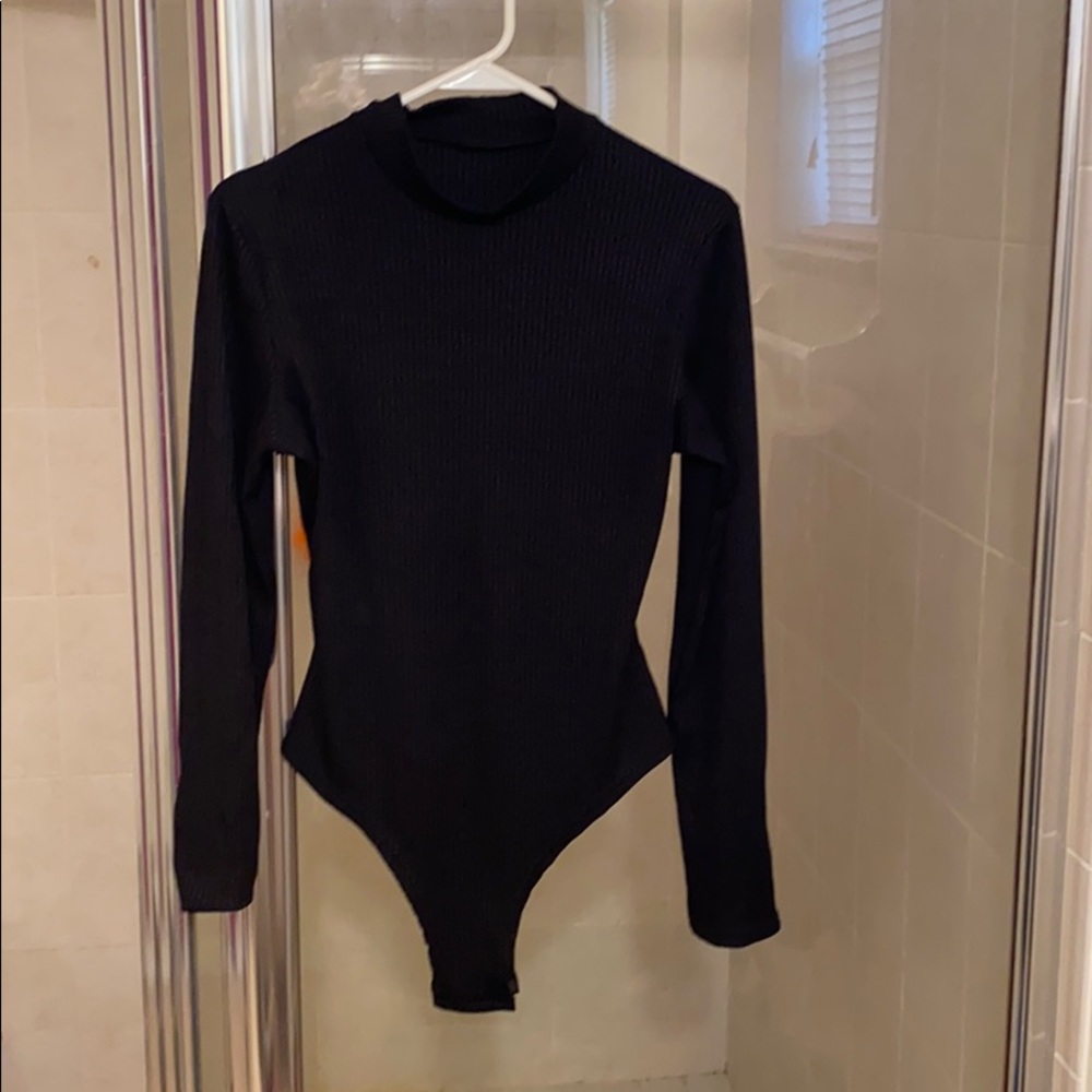 Black long sleeve onesie shirt